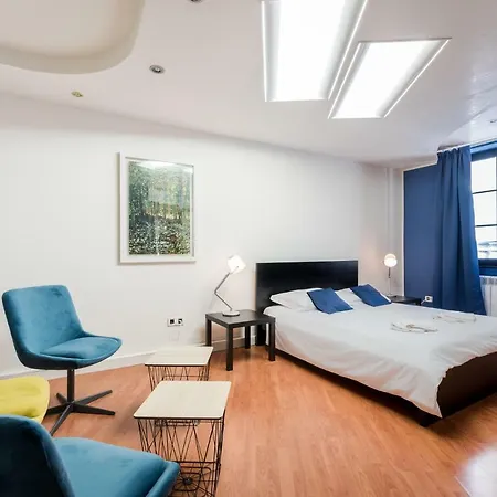 Apartment White&blue Top Center App
