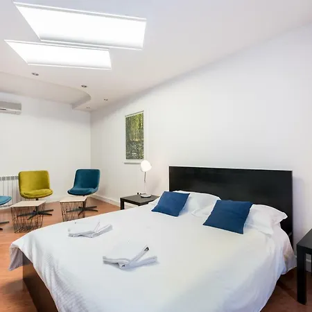 Apartment White&blue Top Center App