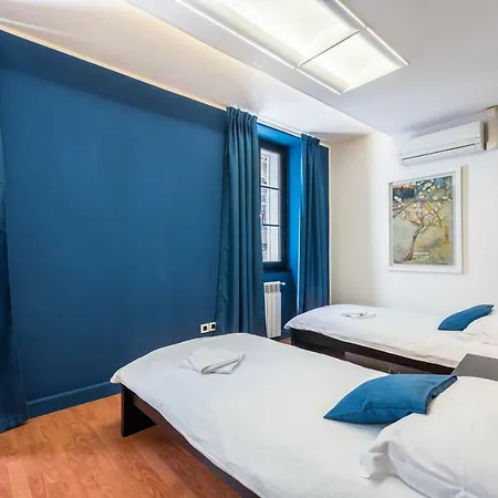 Apartment White&blue Top Center App